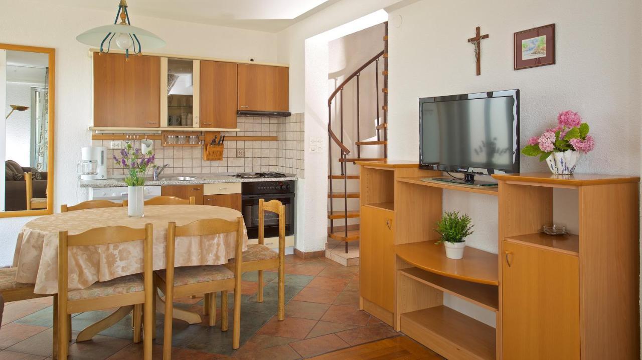 Apartment Kalina Jelsa (Hvar)